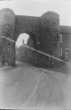 CLUNIDE PRIORY ARCHED GATE OF TOWN FROM INSIDE